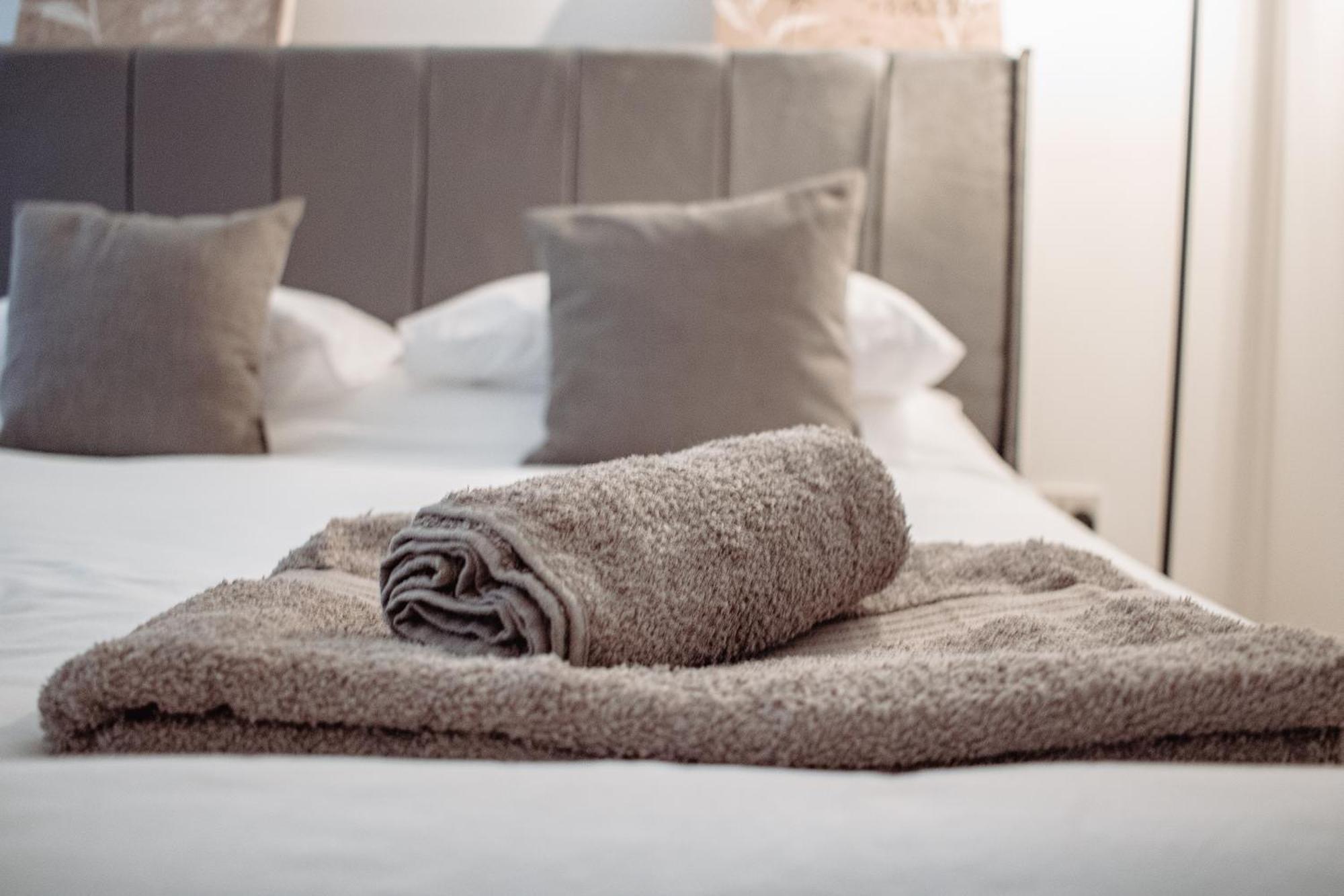 Central & Spacious, Sleeps 8, Perfect For Groups Leeds  Eksteriør billede