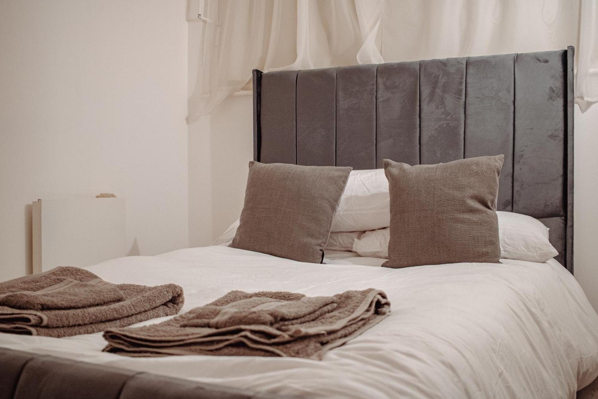 Central & Spacious, Sleeps 8, Perfect For Groups Leeds  Eksteriør billede
