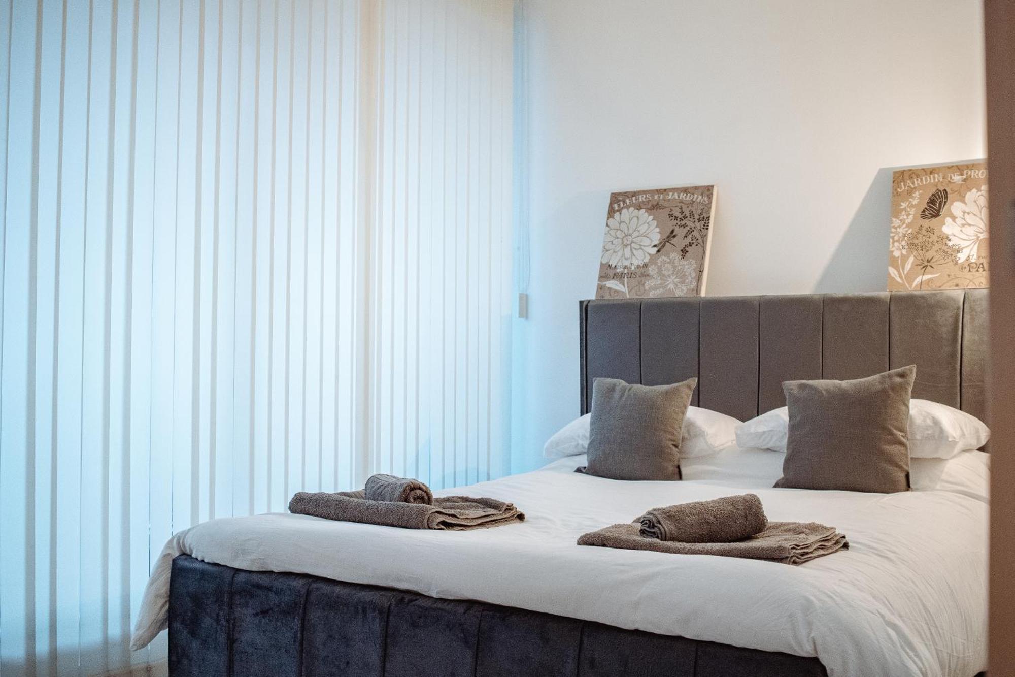 Central & Spacious, Sleeps 8, Perfect For Groups Leeds  Eksteriør billede