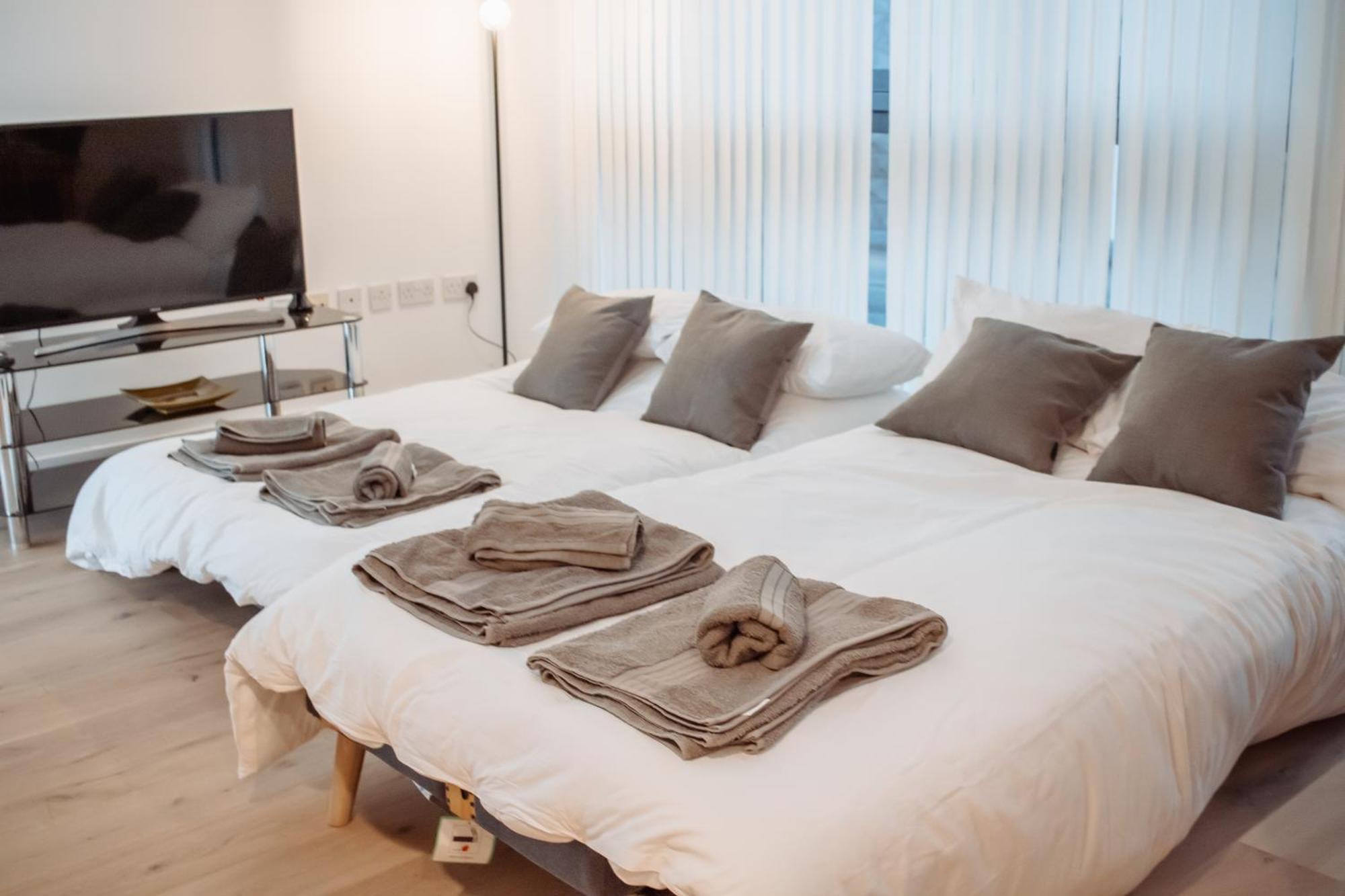 Central & Spacious, Sleeps 8, Perfect For Groups Leeds  Eksteriør billede